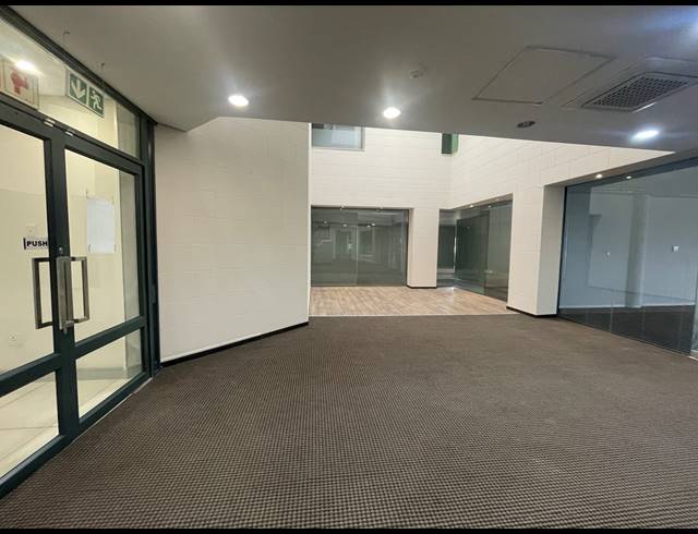 1,053M² OFFICE TO LET IN PARKTOWN